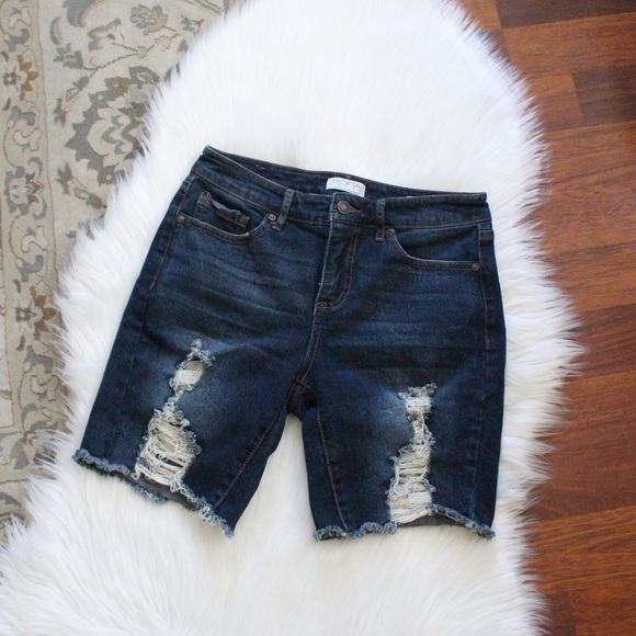 Sofia Jeans by Sofia Vergara Gabriella distressed Bermuda shorts - Picture 4 of 7